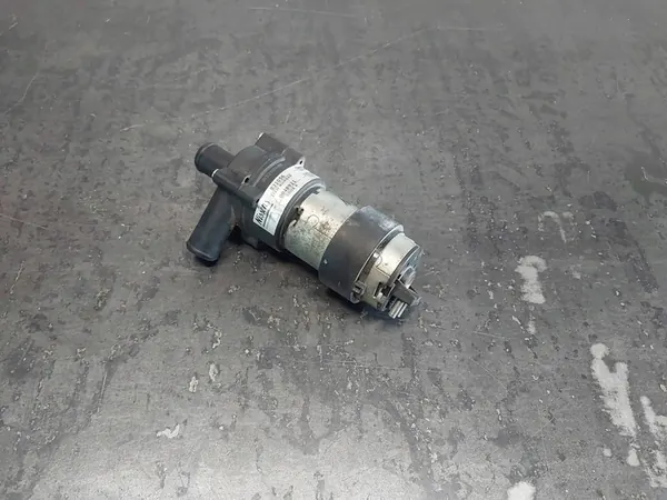 Vattencirkulationspump Mercedes-Benz C W203 A2038350064 image 2