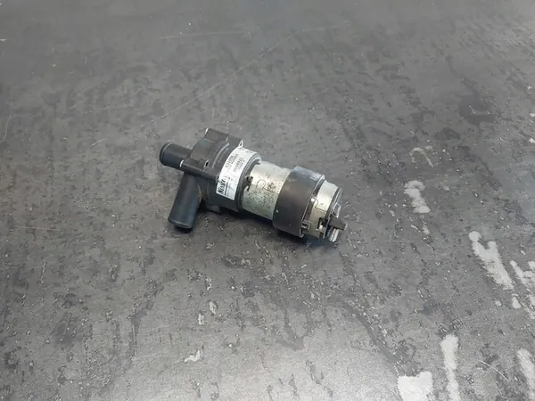 Vattencirkulationspump Mercedes-Benz C W203 A2038350064 image 3