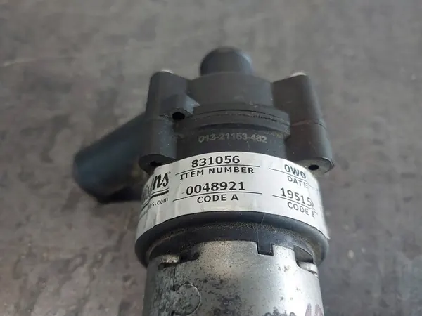 Vattencirkulationspump Mercedes-Benz C W203 A2038350064 image 4