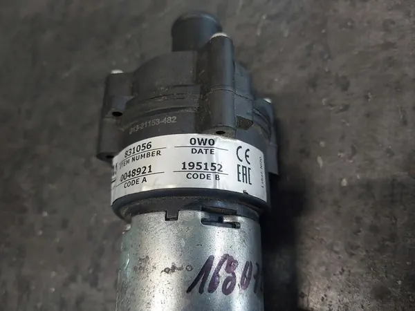 Vattencirkulationspump Mercedes-Benz C W203 A2038350064 image 5