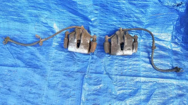 Satz Bremszangen vorne OEM KOMPLETNY JARZMO links rechts image 2
