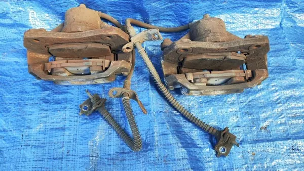 Satz Bremszangen vorne OEM KOMPLETNY JARZMO links rechts image 3
