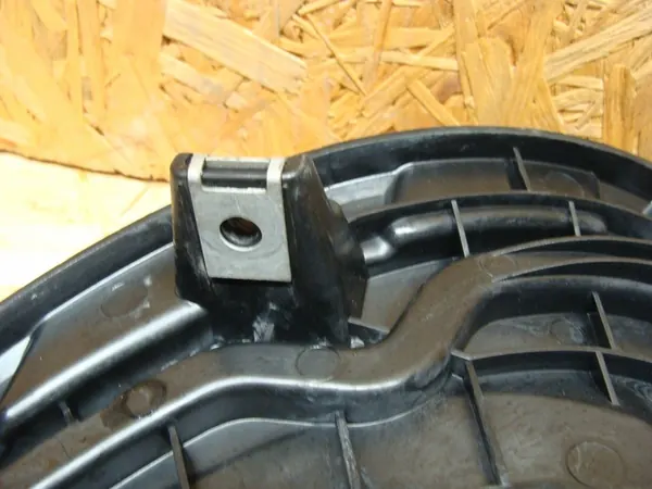 VW BEETLE 11+ Suporte do Farol Direito image 2