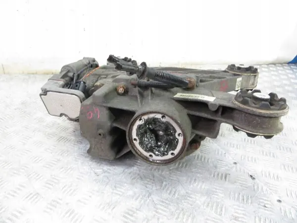 Audi Q3 8U 2.0D bakaxelbalk OEM 0BS525010C image 5