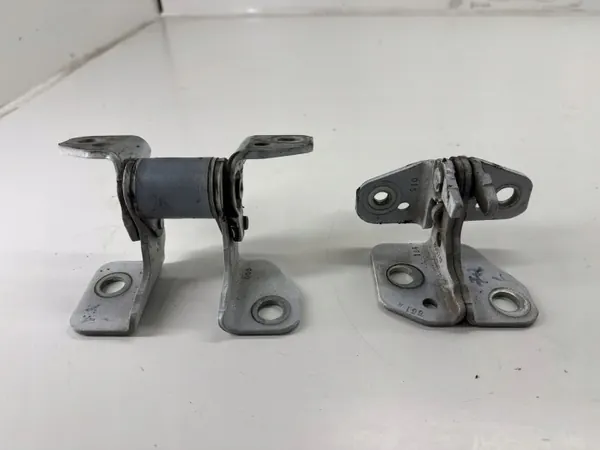 Bakdörr gångjärn vänster OEM 55113661AC Dodge Durango image 2