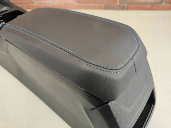 Mittkonsol armstöd OEM 5A8CCE6 blå söm BMW 1 F70 image 3