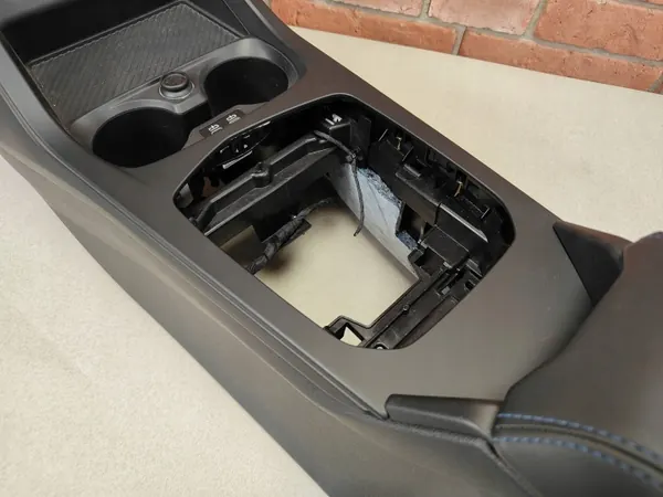 Mittkonsol armstöd OEM 5A8CCE6 blå söm BMW 1 F70 image 5