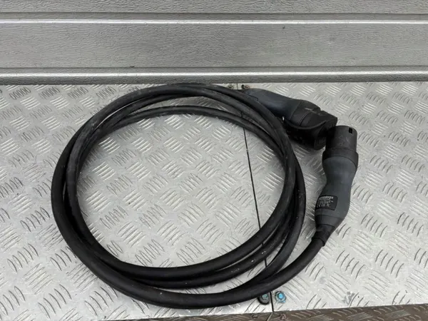 Mercedes W206 C-luokan latauskaapeli OEM A0005832505 image 2