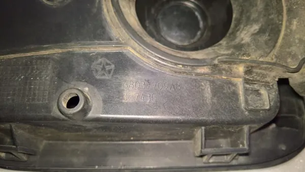 Bränslelucksaktuator OEM 68037709AB för Lancia Thema image 3