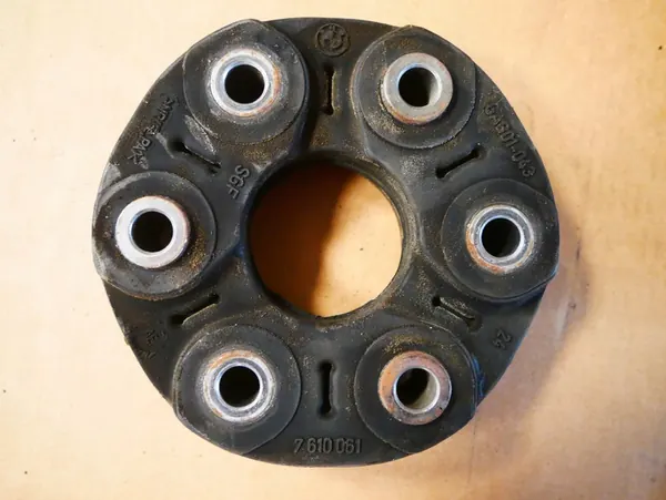 BMW E60 E70 E81 E84 E87 E90 Drivaxel Gummi 7610061 image 3