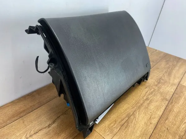 Beifahrer-Handschuhfach OEM 812724086PINYA Cadillac CTS III image 3