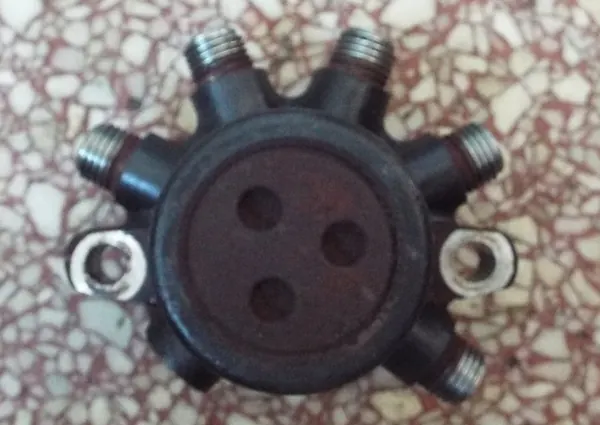 Distribuidor de combustible Ford OE 4M5Q 9D280DB - Usado image 3
