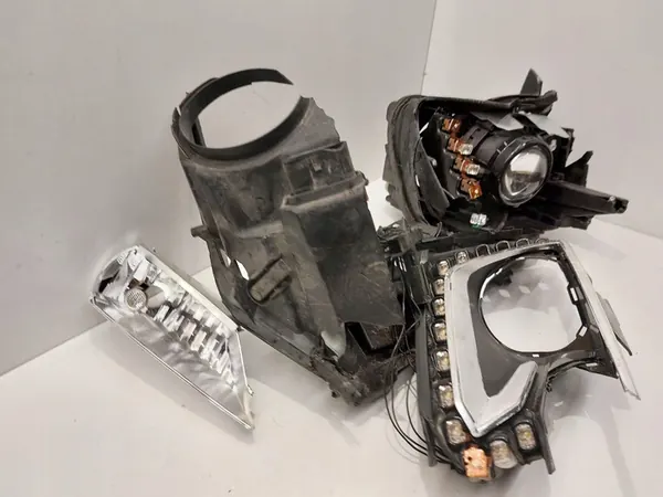 Farol direito Volkswagen Jetta VI 2013 image 3