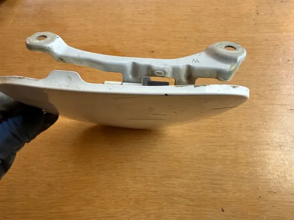 Toyota Hilux VIII 2021 Bränslelucka OEM sokolowski image 5