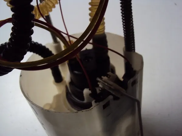 Brandstofpomp Fiat Tipo 1.3 M-JET 2015- OEM 52007140 image 3