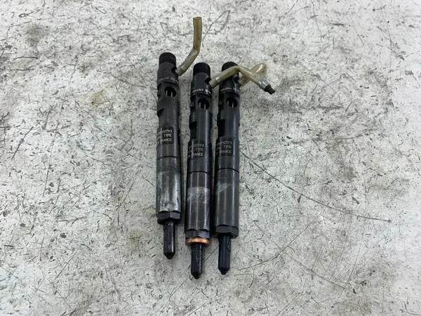 INYECTOR RENAULT MEGANE 1.5 DCI 8200049876 image 6