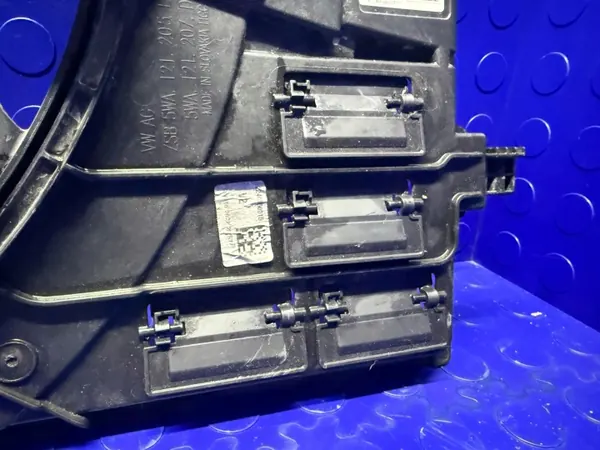 Kühlerlüftergehäuse OEM 5W121203P für Audi A3 8Y image 5