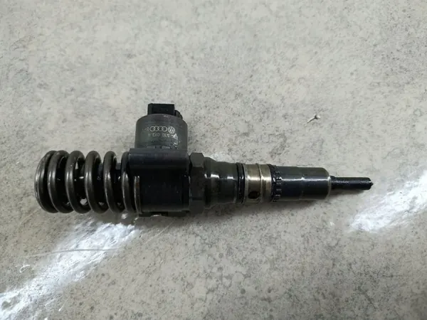 OEM 03G130073B ruiskutuspumppu Seat Altea 2.0 TDI:lle image 2