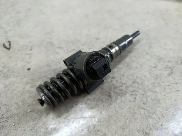 OEM 03G130073B ruiskutuspumppu Seat Altea 2.0 TDI:lle image 3