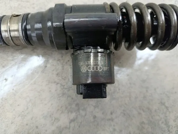 OEM 03G130073B ruiskutuspumppu Seat Altea 2.0 TDI:lle image 5