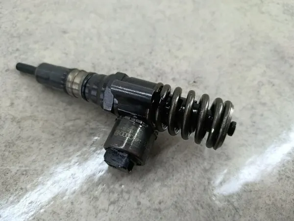 OEM 03G130073B ruiskutuspumppu Seat Altea 2.0 TDI:lle image 6