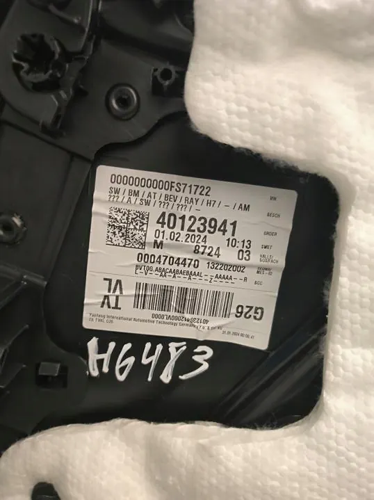 BMW i4 2024 Linker Voorportierbekleding OEM 132202002 image 3