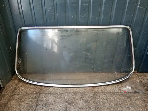 Mercedes W123 bakruta kromtätning OEM image 2