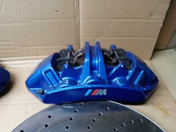Discos e pinças de travão dianteiros BMW M5 F90 OEM image 5