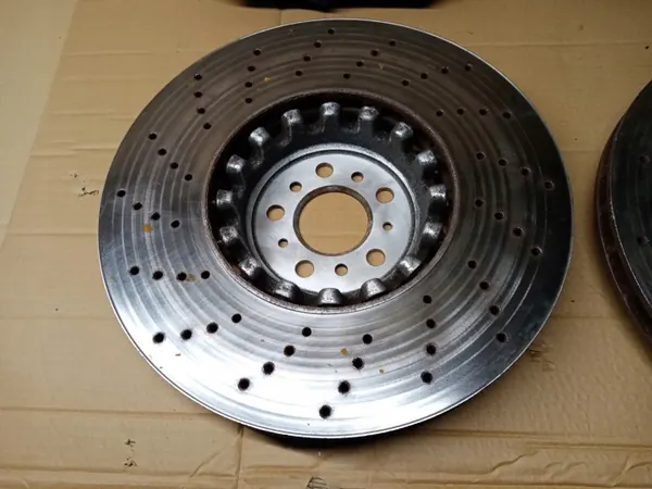 Discos e pinças de travão dianteiros BMW M5 F90 OEM image 8
