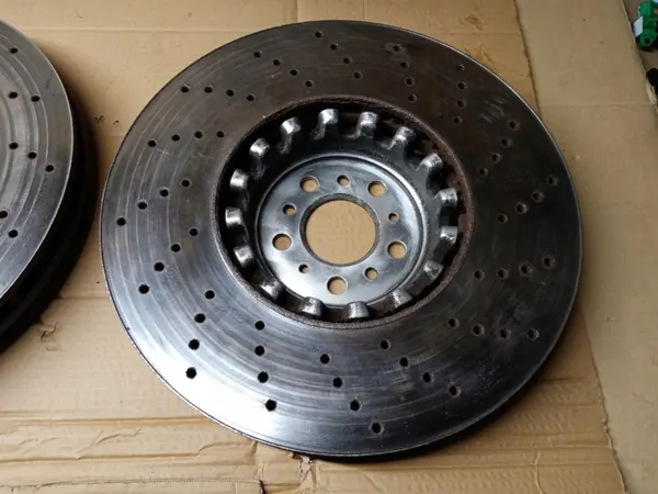 Discos e pinças de travão dianteiros BMW M5 F90 OEM image 9