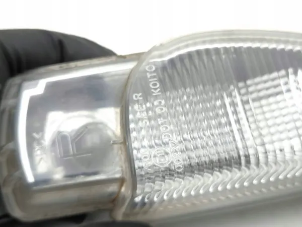 Luz trasera halógena derecha OEM 3W0941072 - Usada image 10