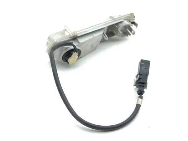 Luz trasera halógena derecha OEM 3W0941072 - Usada image 3