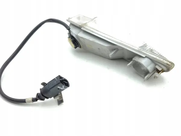 Luz trasera halógena derecha OEM 3W0941072 - Usada image 4