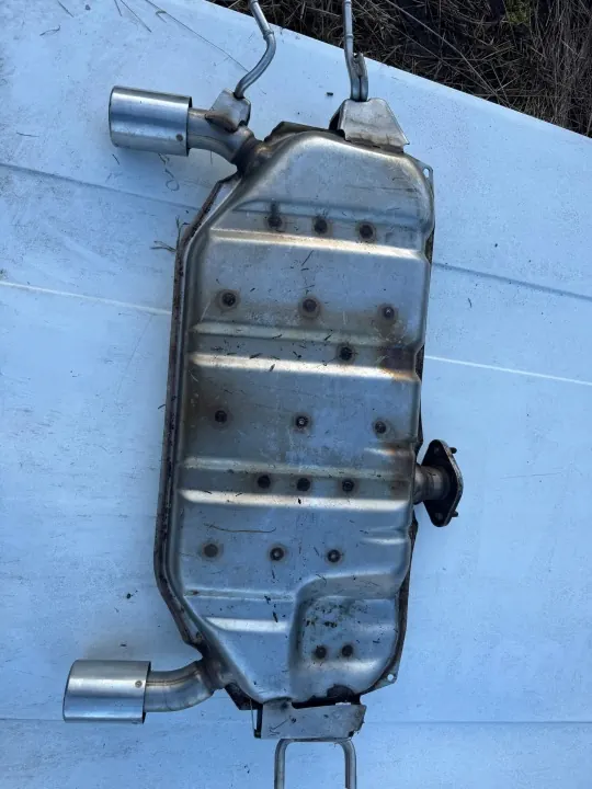 Silenciador Mazda Escape OEM 255640 - Usado image 3