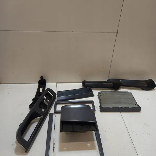 Kit de molduras con portavasos VW Golf 4 OEM 3B1867171C image 2