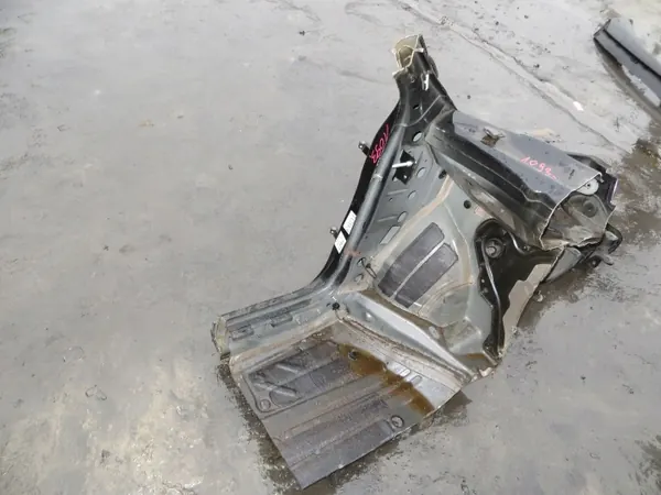 Audi Q3 8U Etu Vasen Neljännespalkki OEM c/1093 image 4