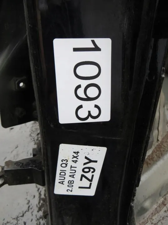 Audi Q3 8U Etu Vasen Neljännespalkki OEM c/1093 image 5