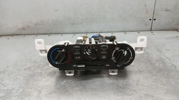 Panneau clim Mazda 323F 1.5B OEM VOLVOMAR-147902 image 2