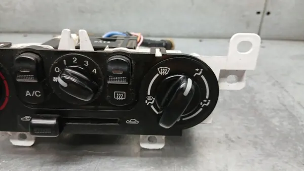 Panneau clim Mazda 323F 1.5B OEM VOLVOMAR-147902 image 3