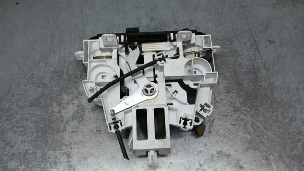 Panneau clim Mazda 323F 1.5B OEM VOLVOMAR-147902 image 5