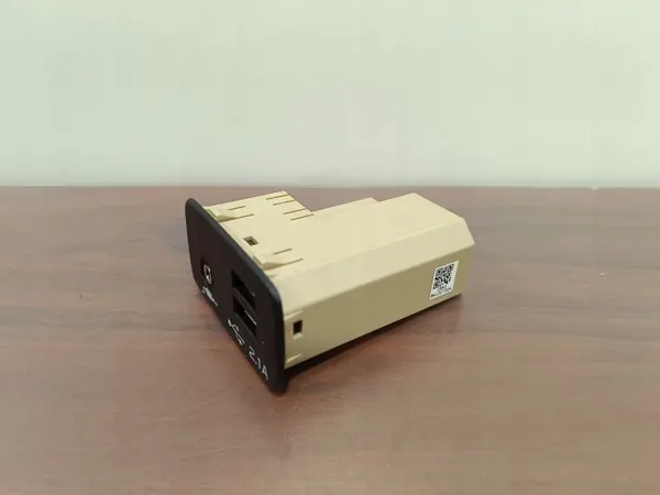 Subaru Forester SK 2023 USB-aansluiting OEM 86257VA130 image 4
