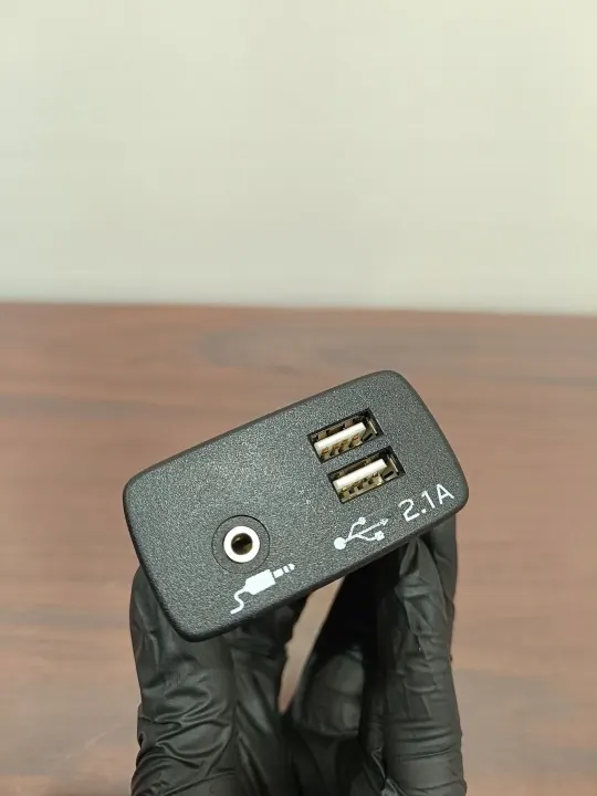 Subaru Forester SK 2023 USB-aansluiting OEM 86257VA130 image 5