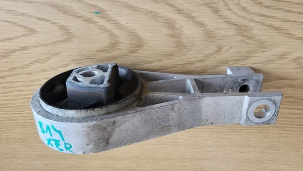 OPEL ADAM CORSA E 1.4 1.2 Engine Mount Bracket image 2