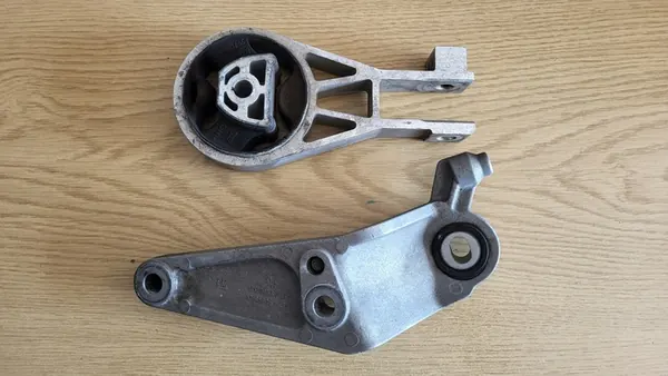 OPEL ADAM CORSA E 1.4 1.2 Engine Mount Bracket image 6