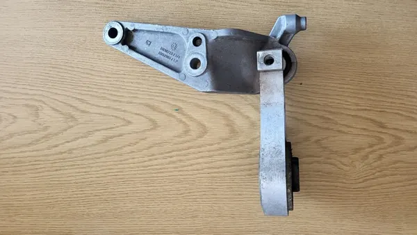 OPEL ADAM CORSA E 1.4 1.2 Engine Mount Bracket image 8