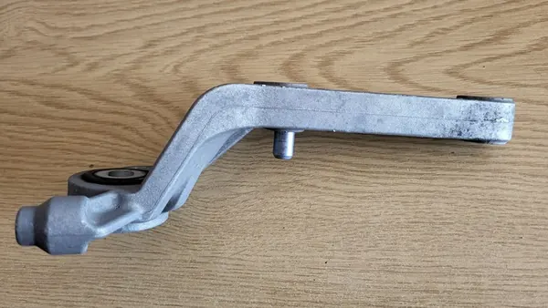 OPEL ADAM CORSA E 1.4 1.2 Engine Mount Bracket image 9