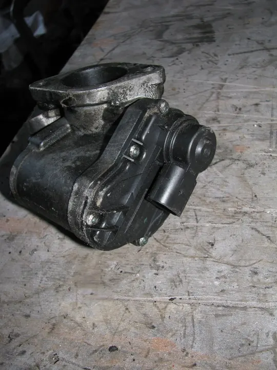 Válvula EGR Renault Laguna II Megane II Scenic II 1.9DCI image 2