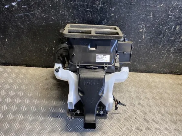 Boîtier de soufflante BMW OEM 9890105 - État utilisé image 2