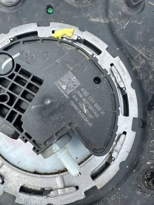 AUDI A6 C7 A7 4G 3.0 TDI AdBlue Pump Tank 4G0131969H image 2