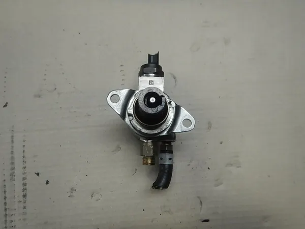 VW GOLF VI 1.4 TSI Pompe à carburant 03C127026D image 2